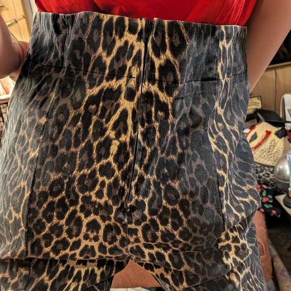 Hell Bunny Leopard Capris - Picture 2 of 4